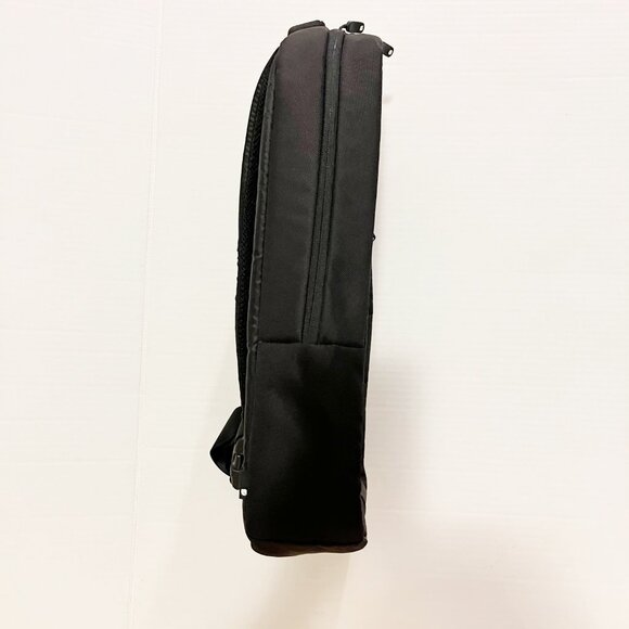 Incase sling laptop backpack - Picture 4 of 10